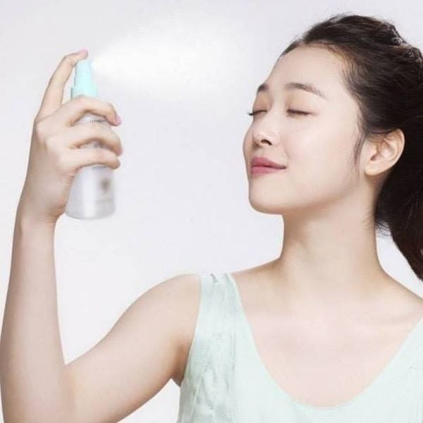 Cách sử dụng toner không cần bông tẩy trang