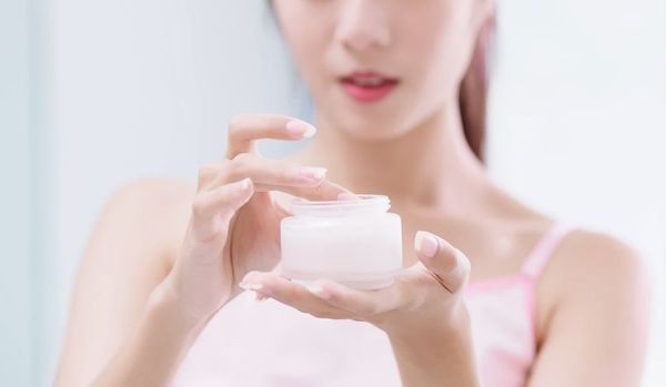 Kem dưỡng ẩm vitamin E có bôi mặt được không