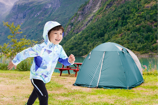 CAMPING MÙA HÈ NÊN CHO BÉ MẶC QUẦN ÁO GÌ?