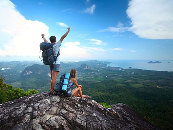 Balo leo núi có gì khác với balo thông thường?