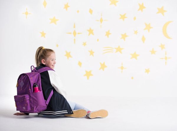 Bảo vệ cơ thể trẻ bằng việc hướng dẫn sử dụng balo đúng cách