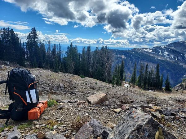 Sắp xếp đồ dùng vào balo như thế nào khi đi cắm trại?