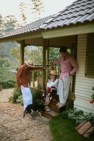 3 Outfit Linen Nam Chuẩn Gu Mọi Dịp: Đi Làm, Cafe, Du Lịch