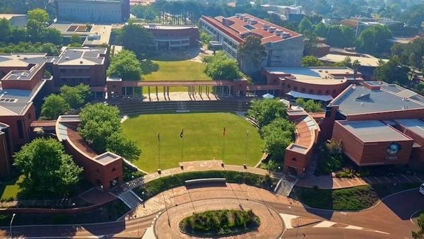 Curtin University và Chương Trình Chuyển Tiếp
