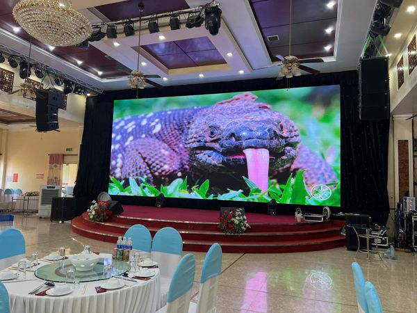 Màn hình LED LC3.076P LAMPRO – Điểm nhấn sang trọng cho tiệc cưới đẳng cấp