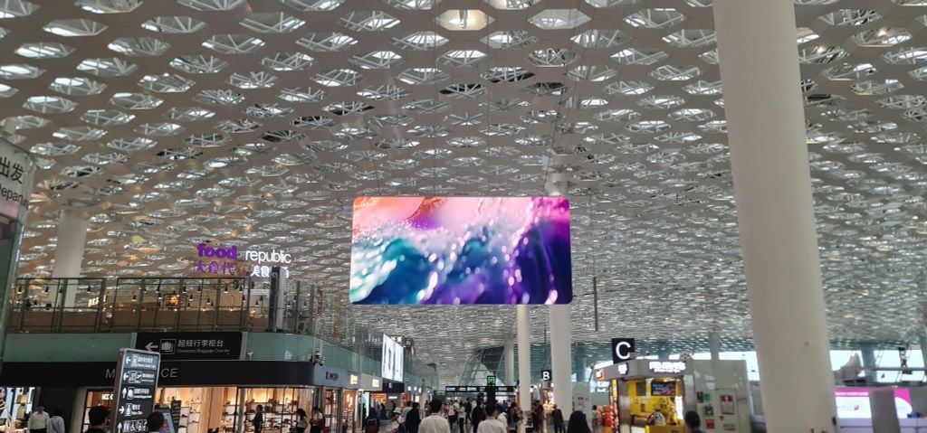 Lampro cung cấp màn hình LED 2 mặt siêu mỏng cho Sân bay Thẩm Quyến – Biểu tượng công nghệ hiển thị hiện đại
