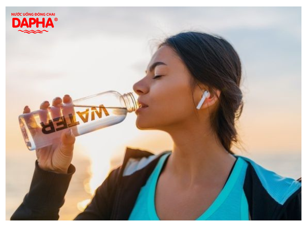 Vì sao nên uống nước vào buổi sáng?