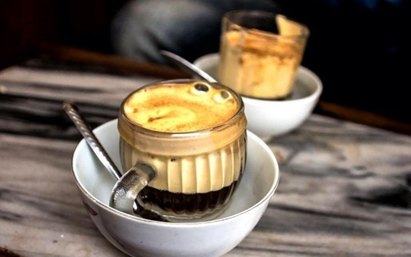 Bạn Bè Nước Ngoài Đến Việt Nam Du Lịch, Nên Mời Họ Uống Cafe Gì ?