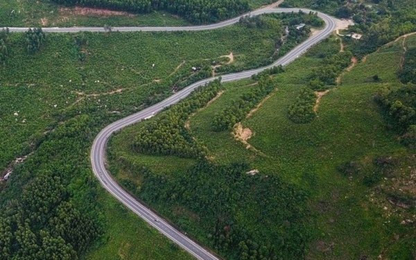 ĐÈO CÙ MÔNG ĐỘC ĐÁO VỚI PHONG CẢNH NÚI RỪNG PHÚ YÊN