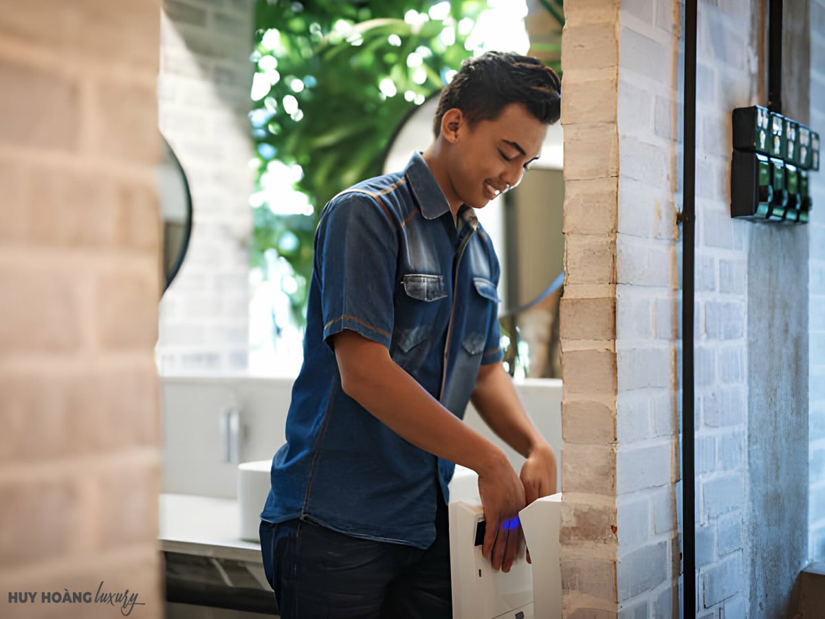 HUY HOÀNG LUXURY - Địa chỉ mua máy sấy khô tay giá tốt