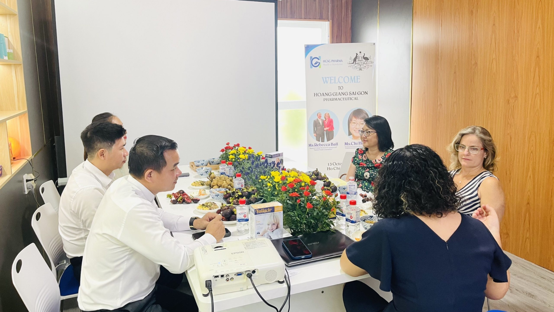 Phó Tổng Lãnh Sự Tham Tán Thương Mại Cấp Cao Australia Ms. Rebecca Ball ghé thăm HGSG Pharma