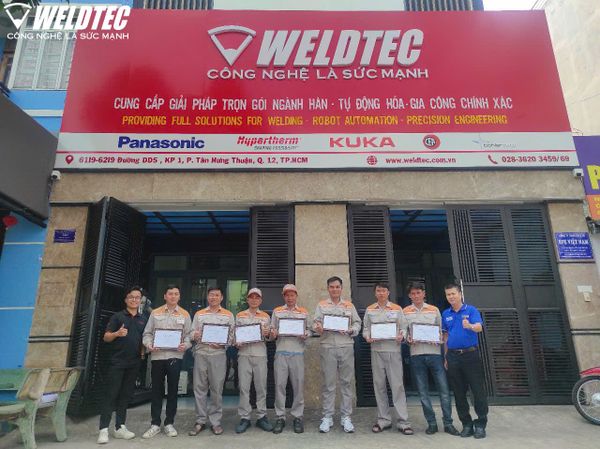 Dịch vụ đào tạo vận hành robot hàn Panasonic của Weldtec