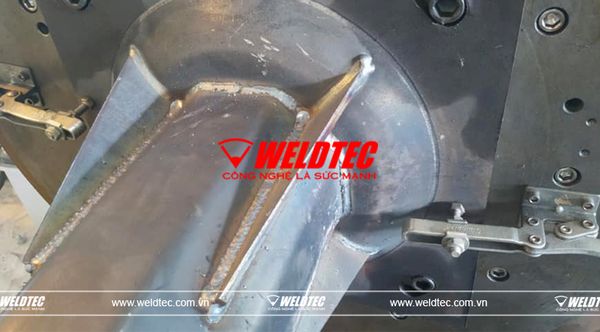 Bàn giao lắp đặt hệ thống Robot hàn cột đèn cho Hapulico