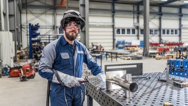 Trở thành thợ hàn được chứng nhận: Những điều bạn cần biết