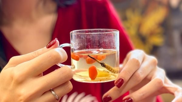 5 loại trà thảo mộc thơm ngon đẹp mắt lại giúp da sáng khỏe hồng hào