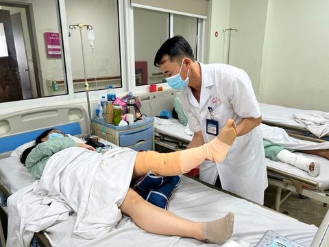 Phát hiện viêm màng hoạt dịch khớp gối sau thời gian dài đi lại khó khăn