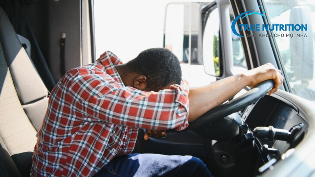Sự thật gây sốc: Ngồi lái xe đường dài đang hủy hoại xương khớp bạn