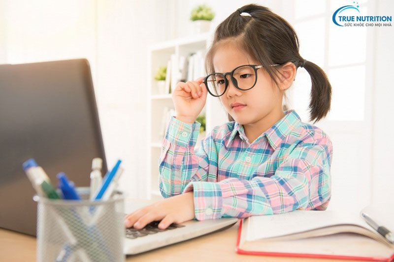 Cách Điều Trị Nháy Mắt ở Trẻ Nhỏ: Nguyên Nhân, Phòng Ngừa