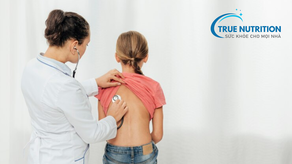 Trẻ Ngồi Sai Tư Thế Có Thể Gây Vẹo Cột Sống! Phụ Huynh Cần Biết Ngay