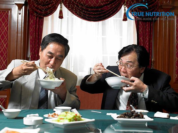 Lợi Ích và Rủi Ro Bỏ Gói Gia Vị Mì Ăn Liền?