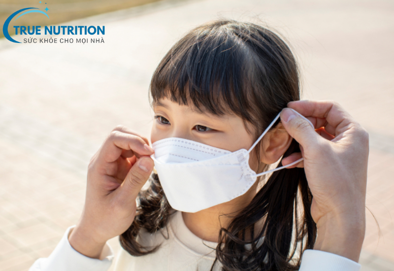 Trẻ Bao Nhiêu Tháng Có Thể Đeo Khẩu Trang? Lựa Chọn An Toàn Và Thoải Mái