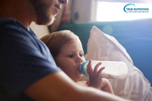 Sữa Công Thức Pha Xong Sẽ Để Được Bao Lâu? Sử Dụng Đúng Cách, An Toàn