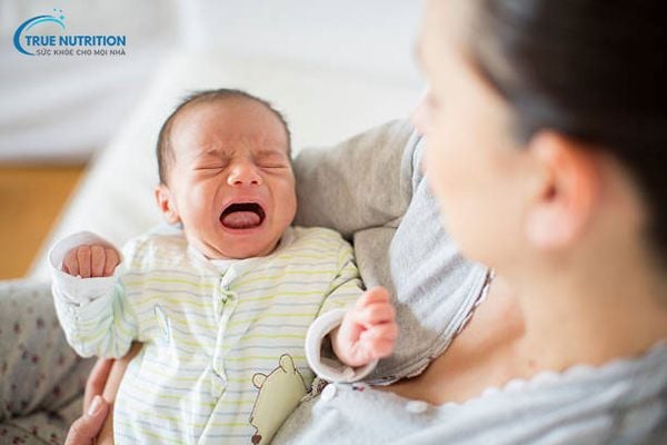 Trẻ Sinh Ra Có Tóc Ba Chỏm: Quan Niệm Tâm Linh & Lý Giải Khoa Học