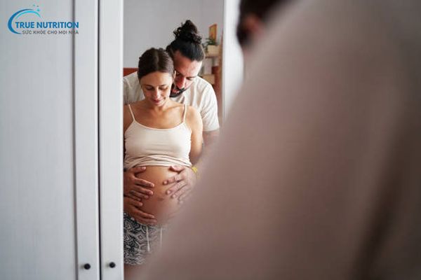 Vì Sao Không Được Bước Qua Chân Bà Bầu? Kiêng Kỵ Và Những Lý Giải Dân Gian, Khoa Học