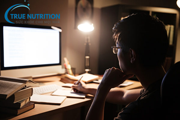 Thức khuya làm tăng nguy cơ mắc tiểu đường