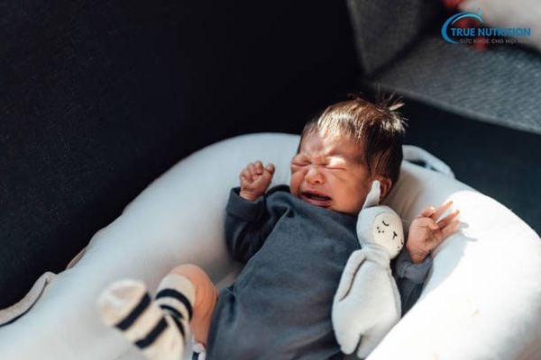 Nhận Diện Tuần Khủng Hoảng Của Bé: Chăm Sóc Bé Đúng