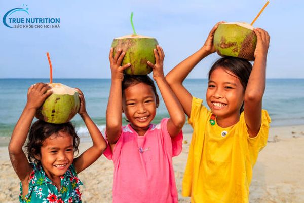 Bệnh gan có uống nước dừa được không?