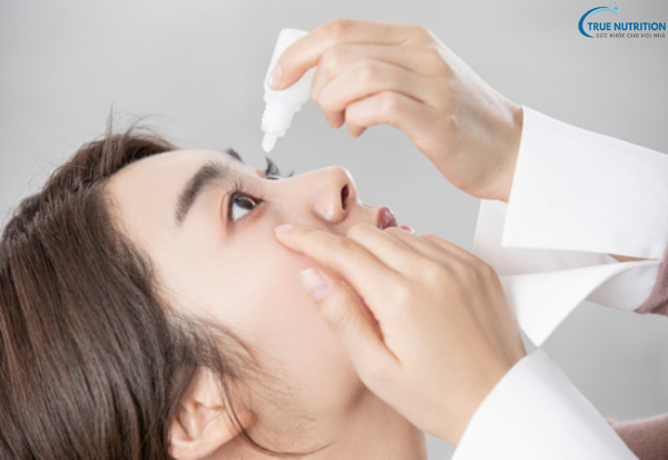 Triệu Chứng Bệnh Khô Mắt Cần Lưu Ý: Từ Ngứa Mắt Đến Mờ Mắt