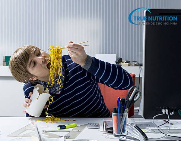 Mì Ăn Liền Có Thực Sự Gây Mụn?