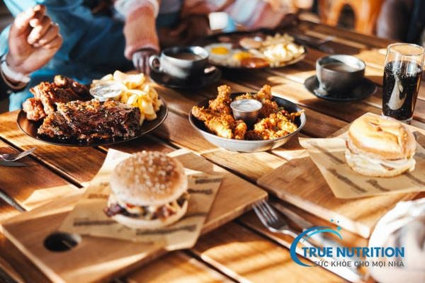 Sử dụng các dụng cụ ăn uống không đúng cách có thể dẫn tới mắc “ung thư”