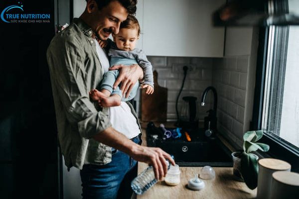 Sữa Công Thức Pha Xong Sẽ Để Được Bao Lâu? Sử Dụng Đúng Cách, An Toàn