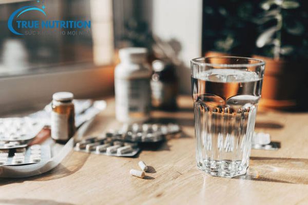 Lưu Ý Cần Biết Khi Sử Dụng Thuốc và Thực Phẩm Chức Năng Sau Điều Trị Đột Quỵ