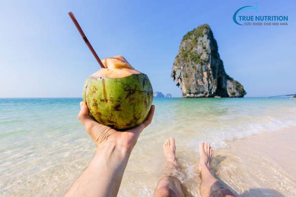 Bệnh gan có uống nước dừa được không?