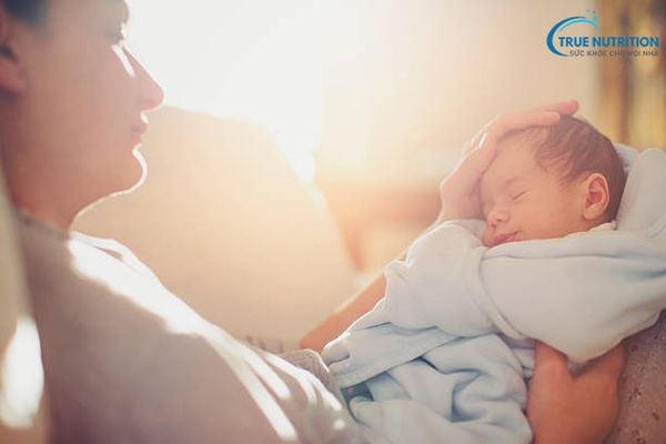 Trẻ Sinh Ra Có Tóc Ba Chỏm: Quan Niệm Tâm Linh & Lý Giải Khoa Học