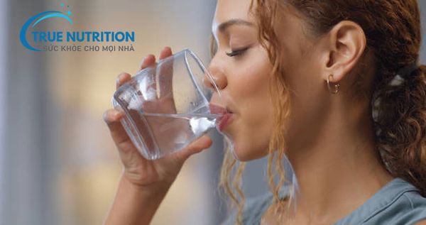 Bạn đã biết cách uống nước đúng cách để bảo vệ sức khỏe hay chưa?