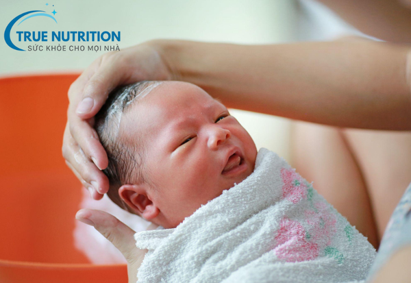 Tắm trẻ sơ sinh