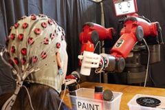 Chế tạo cánh tay robot được điều khiển bằng não