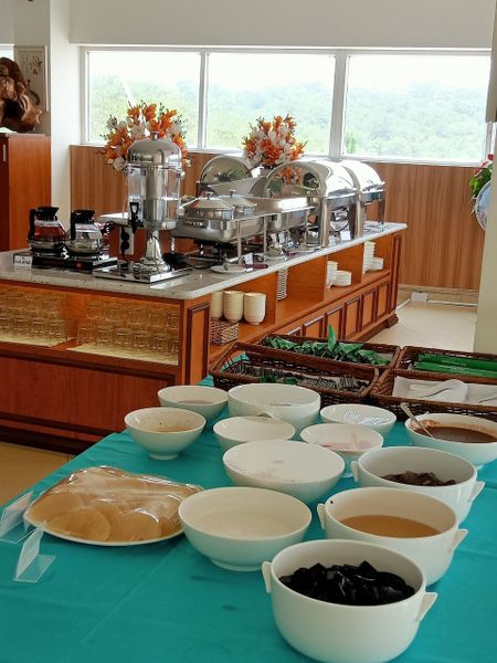 Buffet trưa Thuỷ Hoàng Nguyên