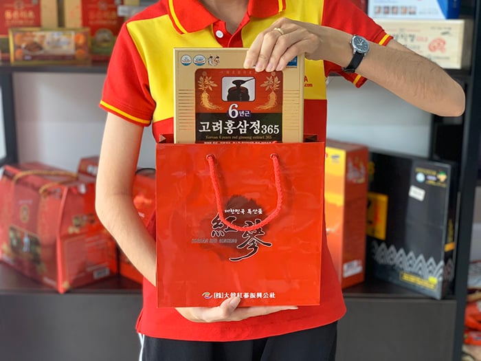 cao hồng sâm hàn quốc 365 hộp 2 lọ 240g 8809131336574