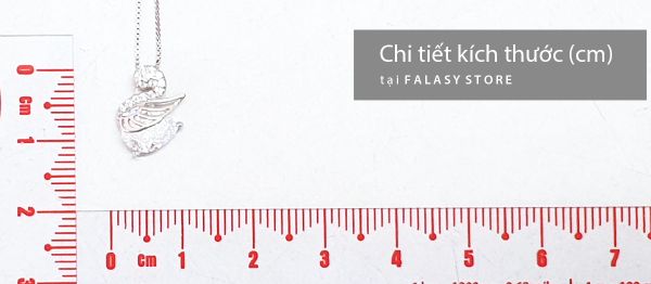 Mặt dây chuyền hình thiên nga, nạm đá trắng lấp lánh, mang lại vẻ thanh nhã và phù hợp cho các sự kiện đặc biệt hay sử dụng hàng ngày