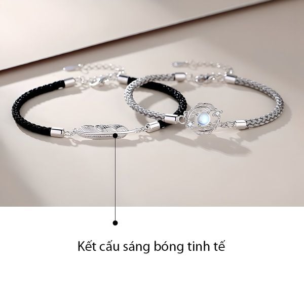 Vòng tay bạc đá sáng lấp lánh, thiết kế tinh xảo, dây bện bền chắc, dễ điều chỉnh kích thước, phù hợp mọi phong cách