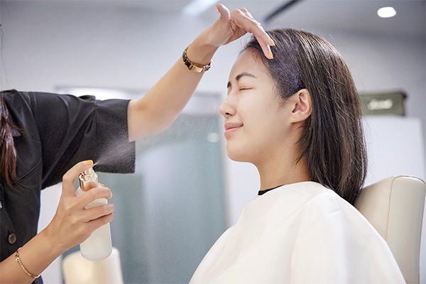 Xịt Khóa Makeup Có Tác Dụng Gì? So sánh Makeup fixer và Setting spray