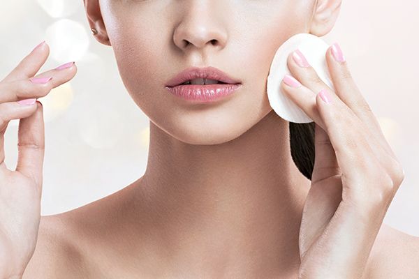 Cách tẩy trang đúng cách cho da mụn: Bí quyết cho làn da sạch bong, không lo mụn!