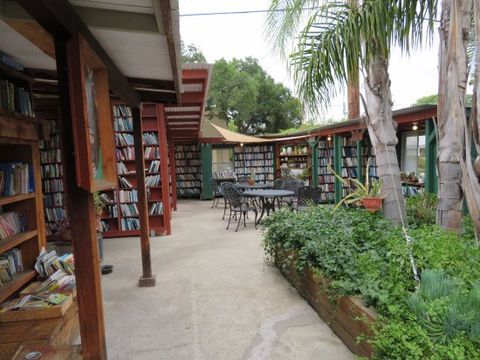 Ngôi nhà của sách: Bart's Books