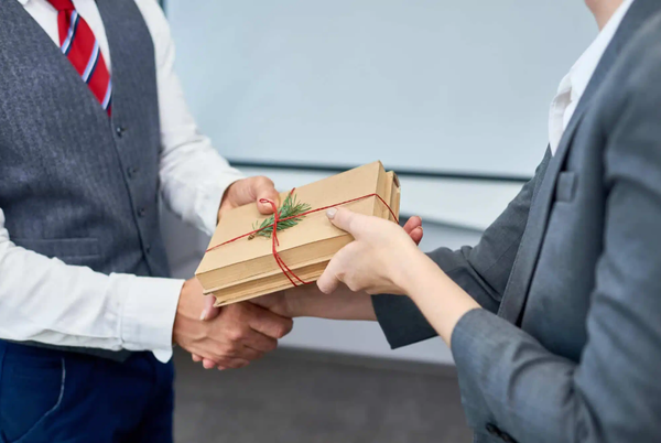 Các Sai Lầm Thường Gặp Khi Chọn Quà Tết Nhân Viên