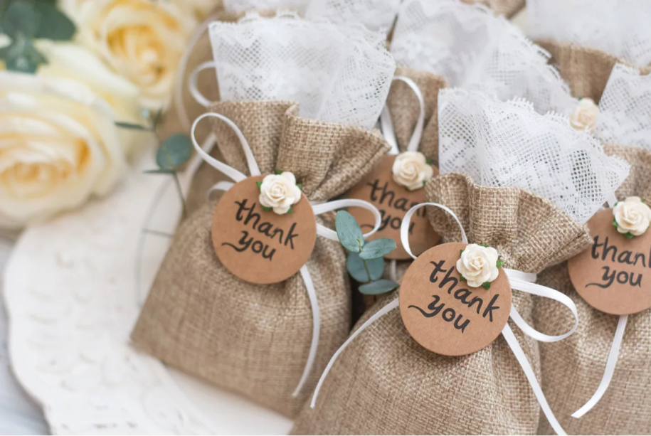 Cách Chọn Quà Tặng Door Gift Tinh Tế Nâng Cao Trải Nghiệm Người Nhận